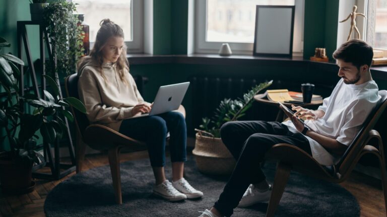 Easy Ways To Boost Spinal Health When You Work From Home